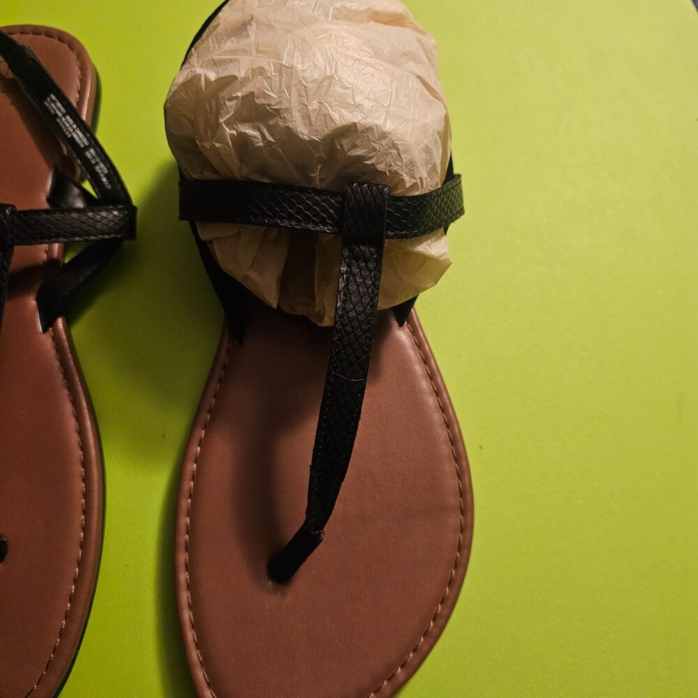 sandals - Picture 2 of 3